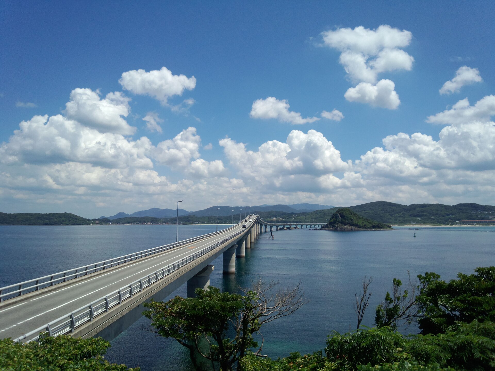 角島へまっすぐ伸びる角島大橋