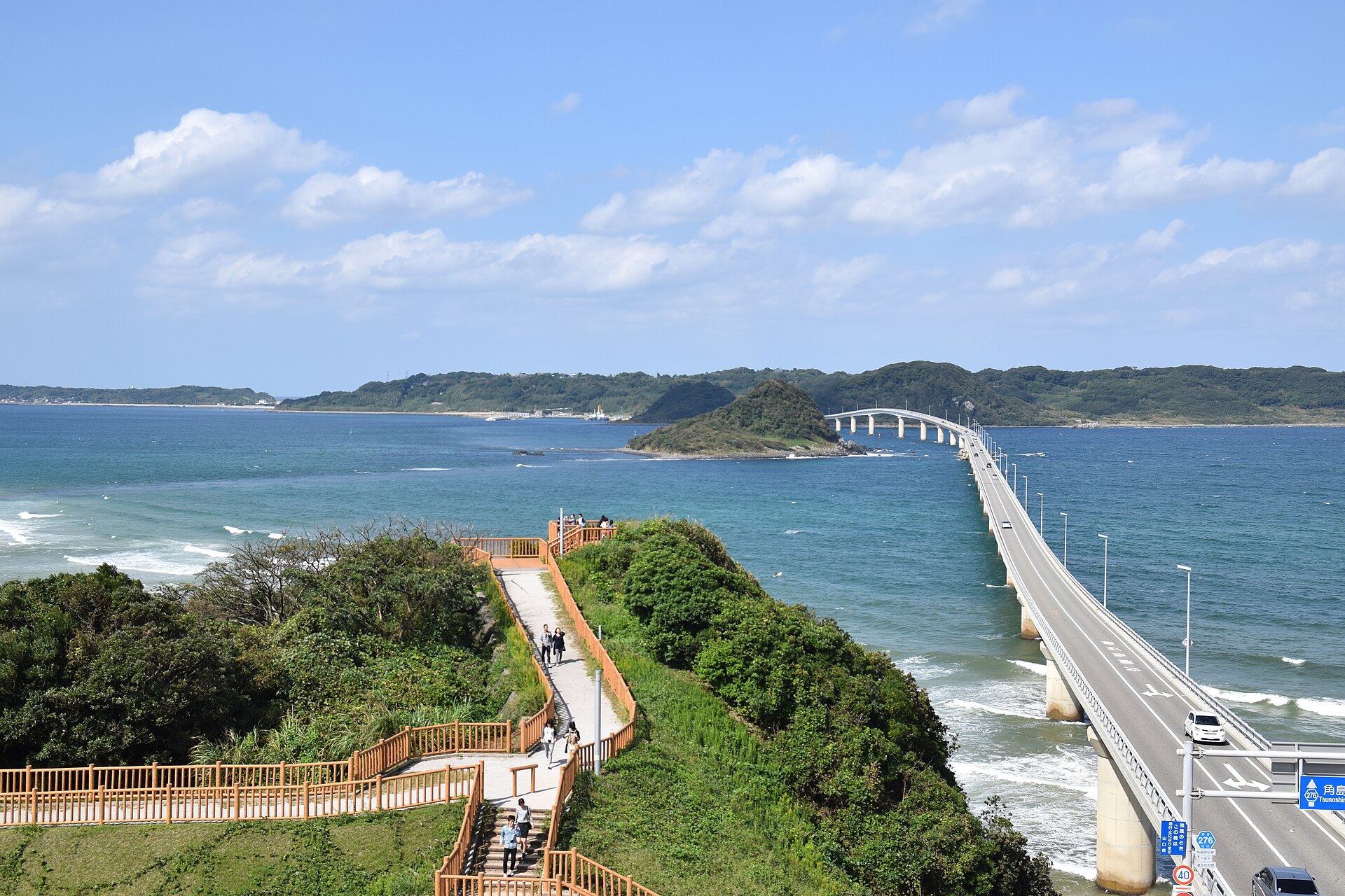 角島展望台から見た角島大橋の橋脚と浅瀬