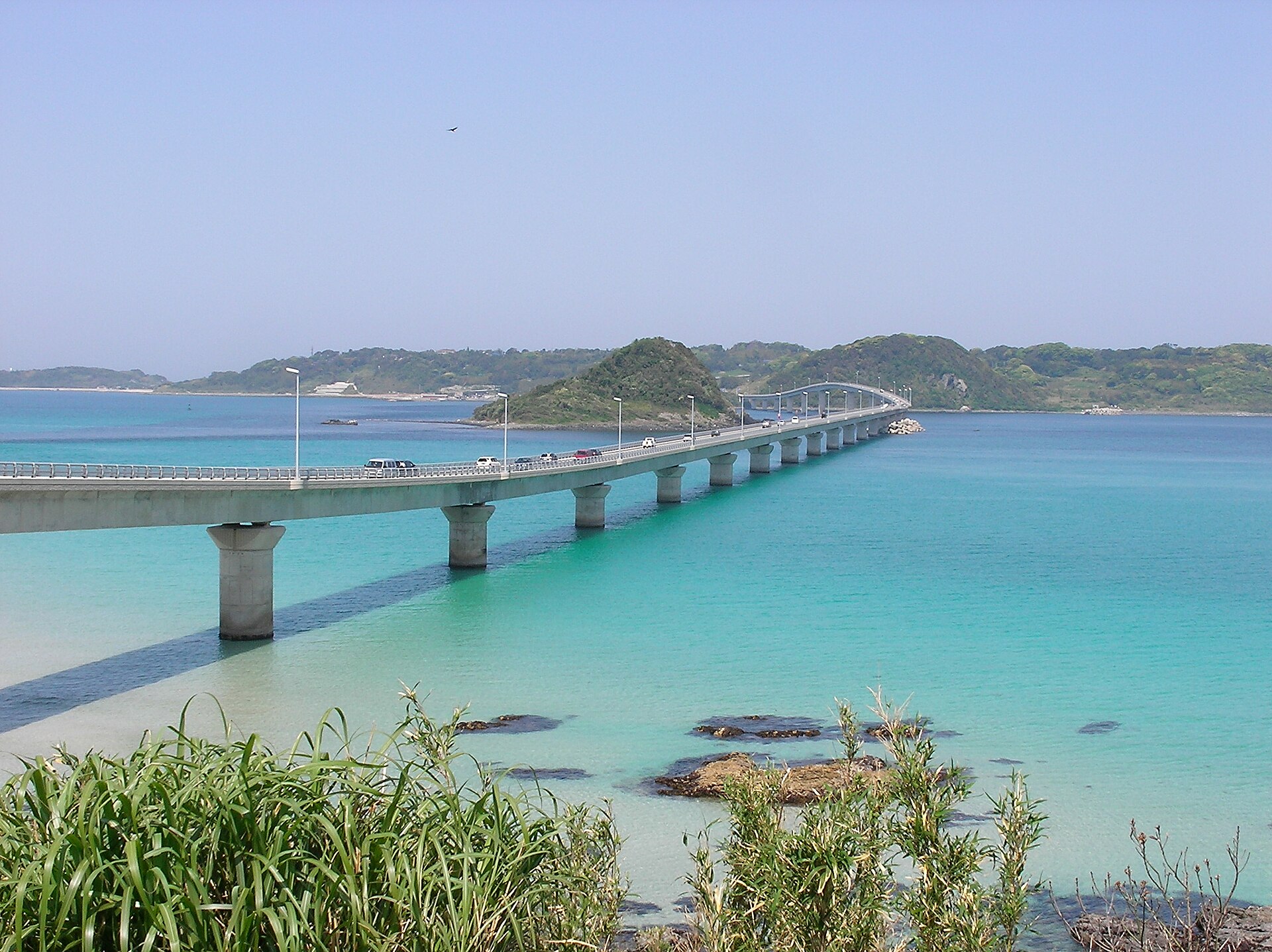 角島側の海岸から本州方向を振り返る眺め